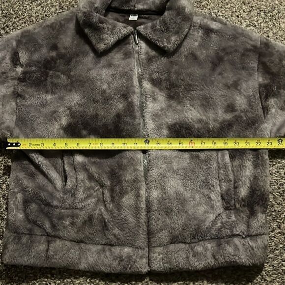 Sz XS Furry Jacket - Picture 7 of 9